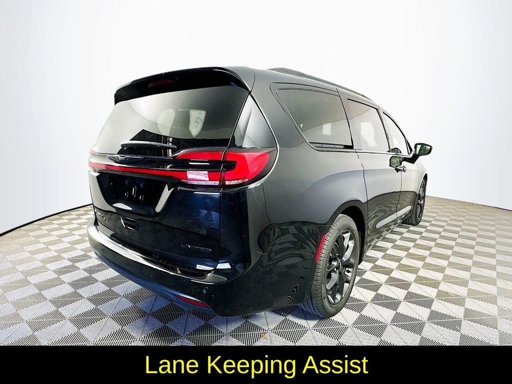 Used 2025 Chrysler Pacifica Limited FWD image 10