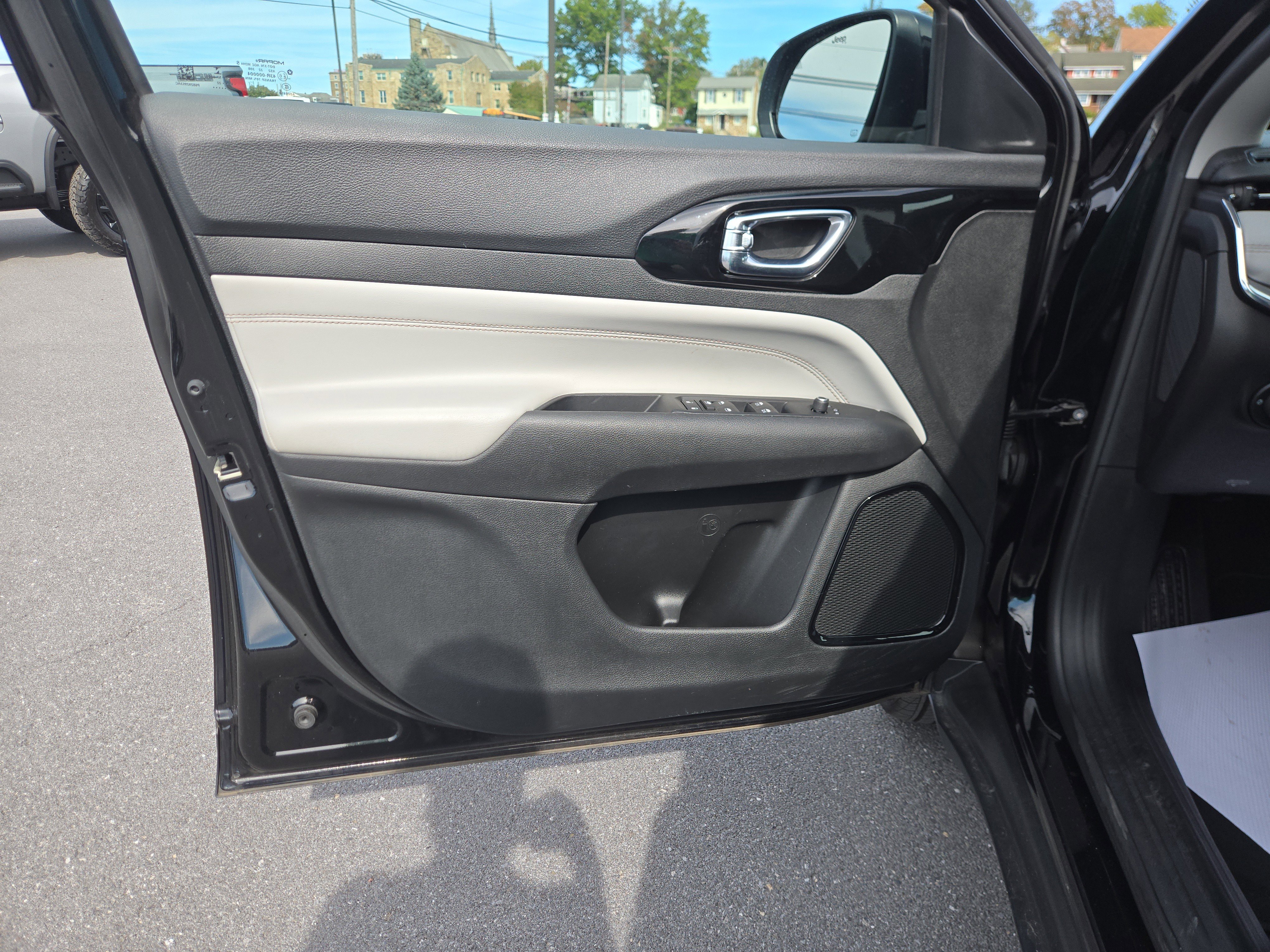 Used 2022 Jeep Compass Limited image 15