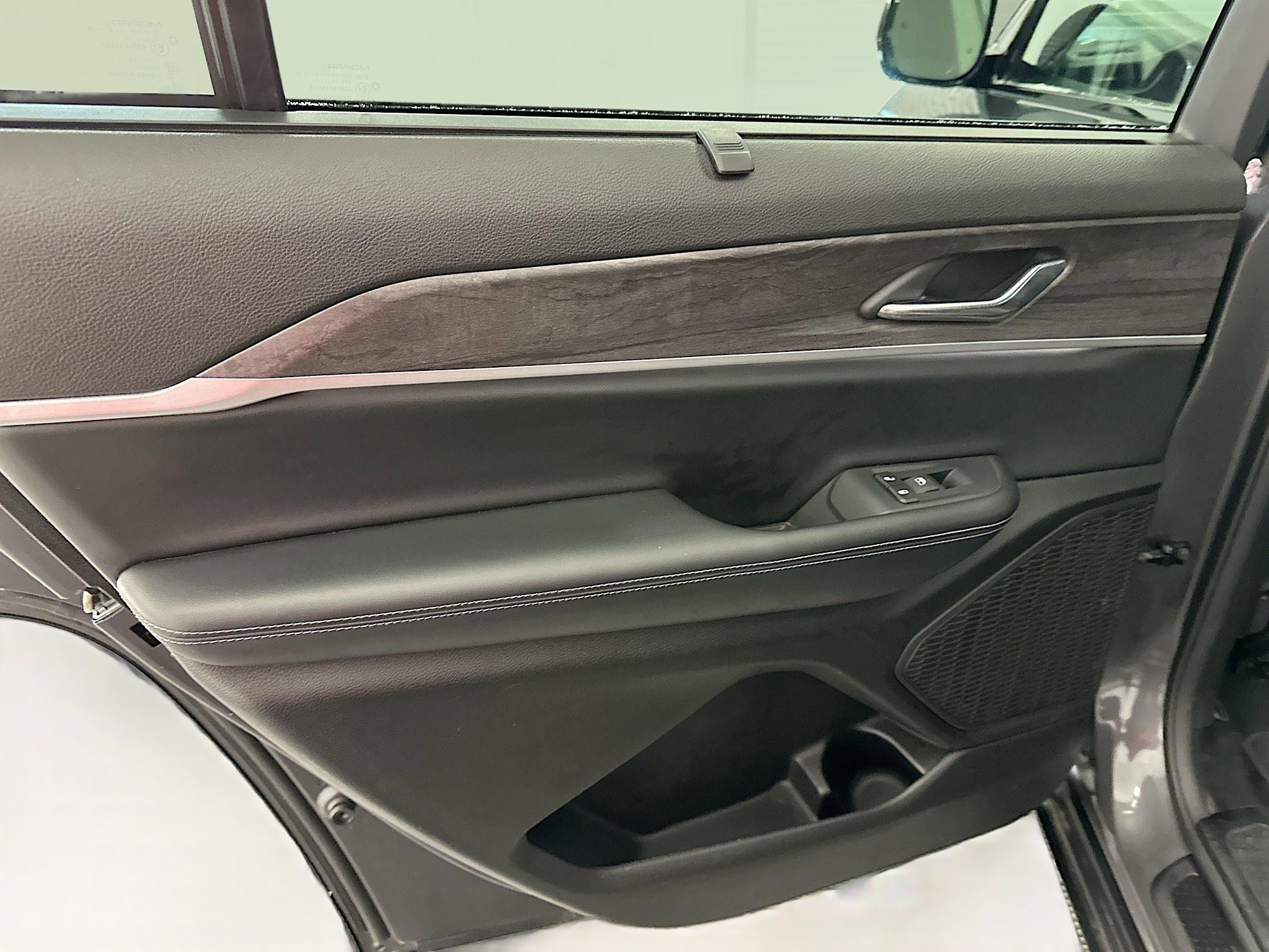 Used 2024 Jeep Grand Cherokee L Limited w/ Luxury Tech Group II image 28