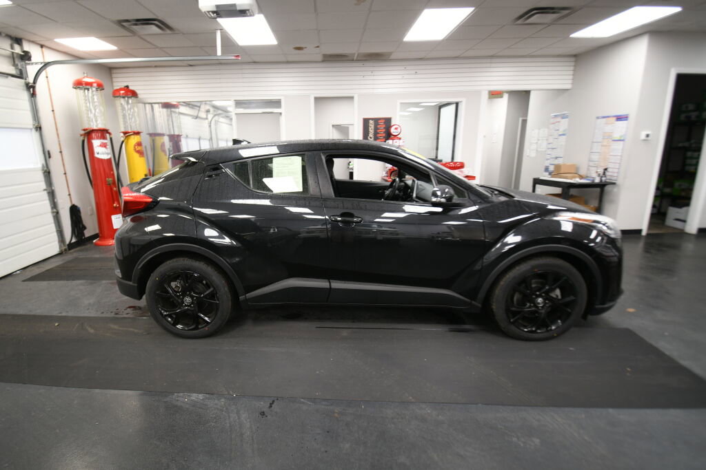 Used 2022 Toyota C-HR Nightshade image 9