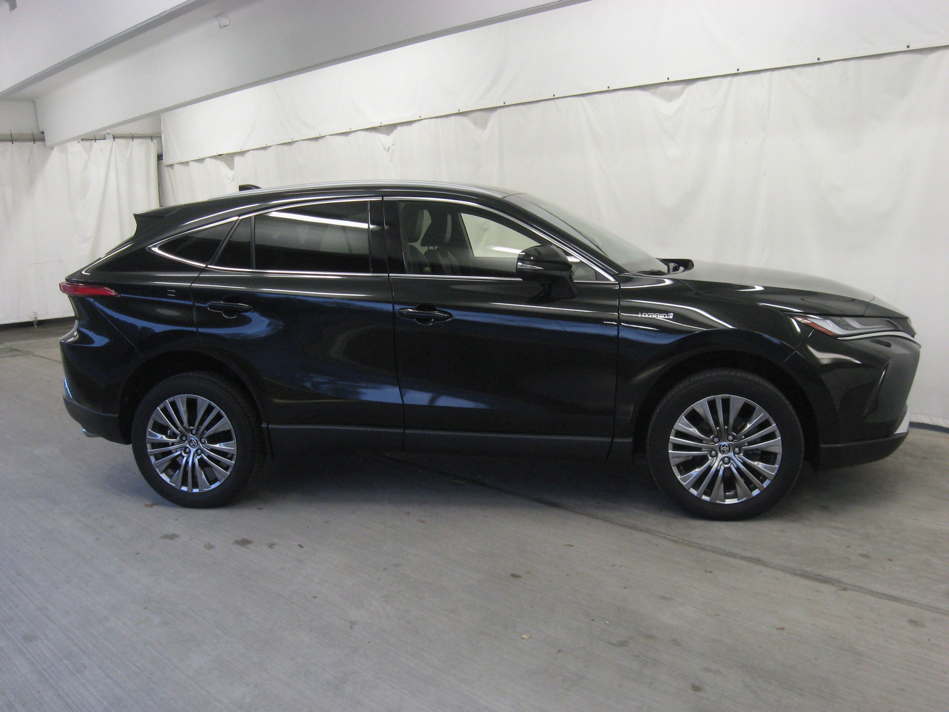 Used 2021 Toyota Venza XLE image 6