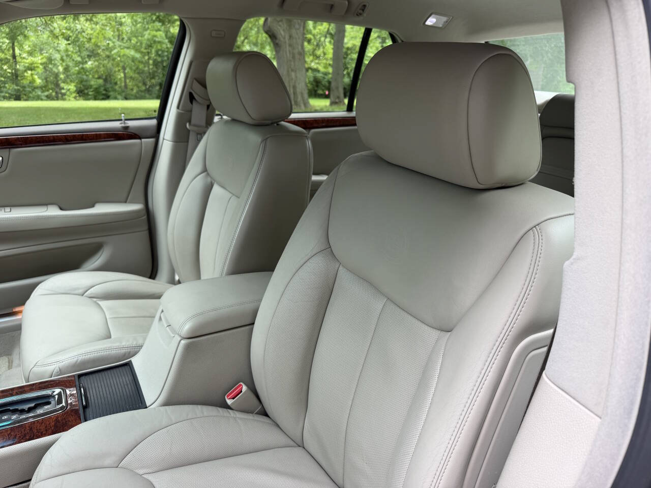 Used 2006 Cadillac DTS w/ Trunk Convenience Package FWD image 10