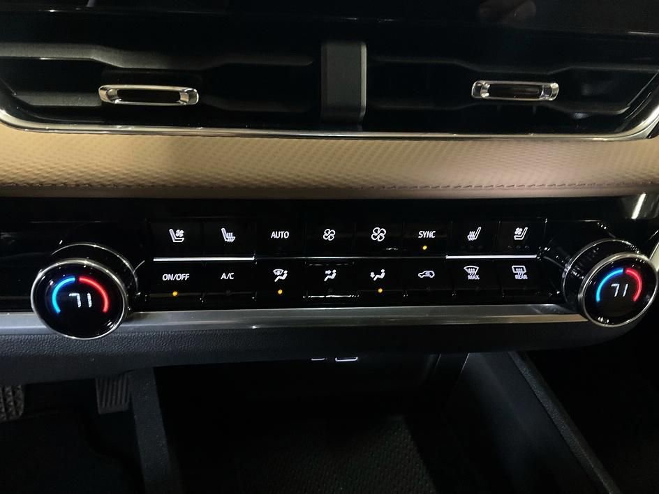 Used 2026 Chevrolet Equinox ACTIV w/ Convenience Package III image 21