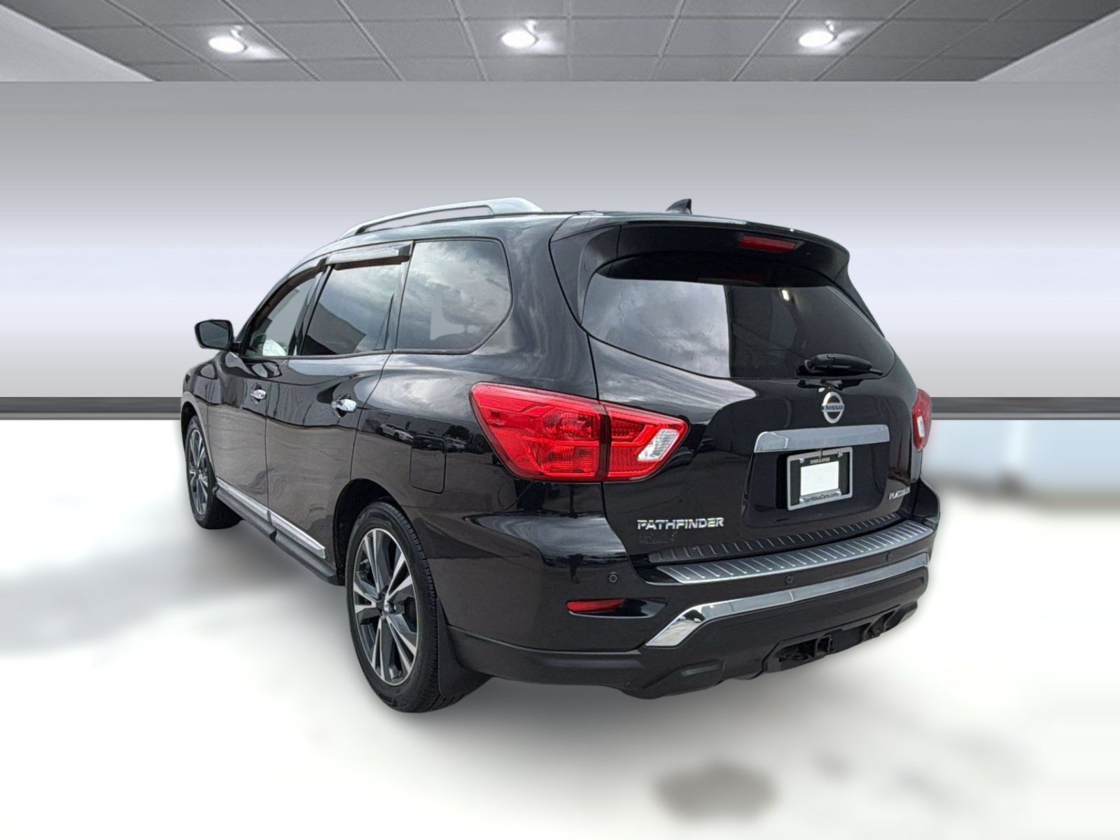Used 2019 Nissan Pathfinder Platinum w/ Cargo Package FWD image 3