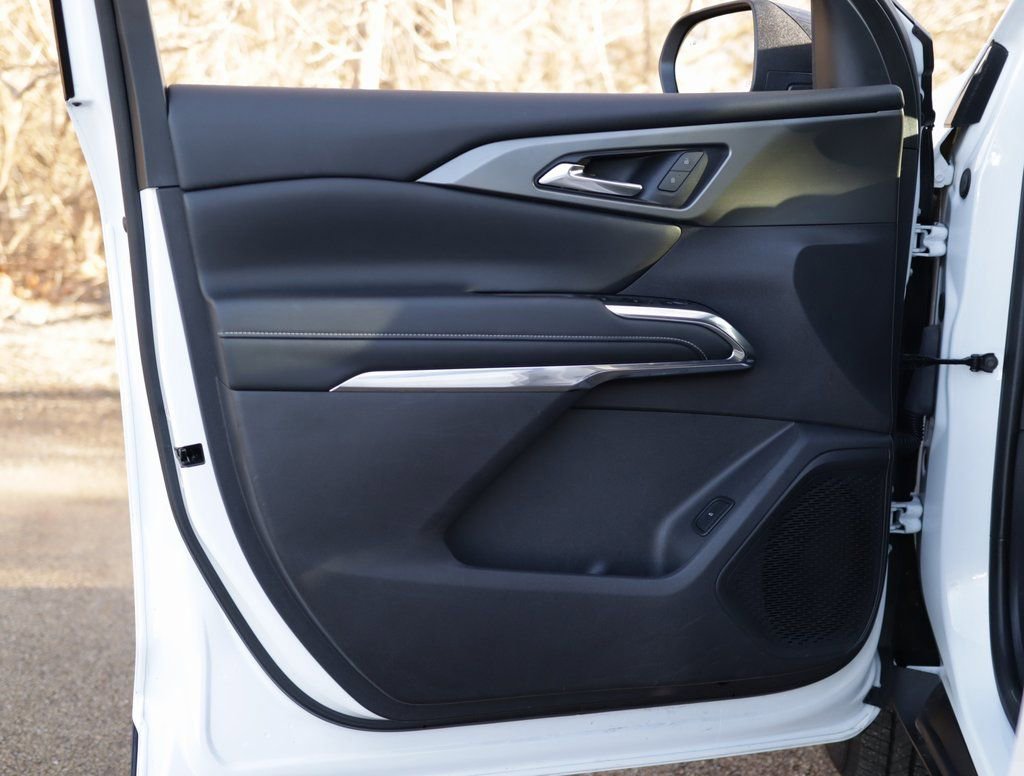Used 2025 Chevrolet Traverse LT image 25