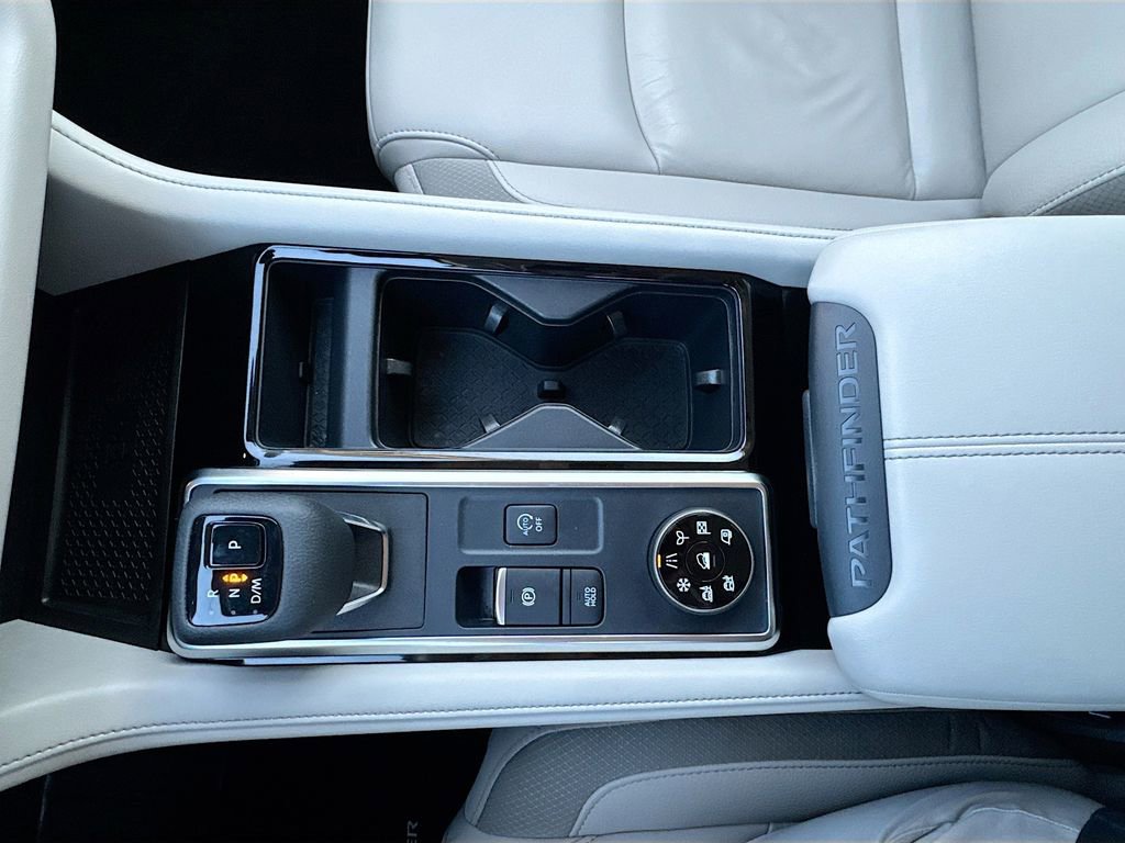 Used 2023 Nissan Pathfinder SL image 25