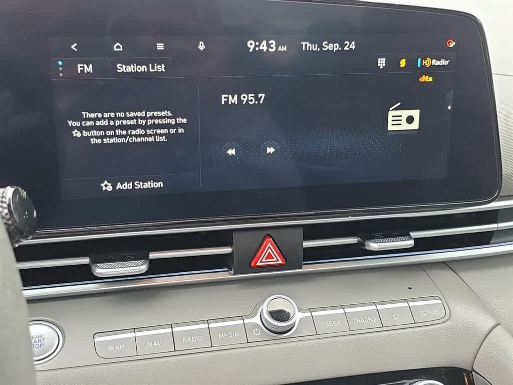 Used 2024 Hyundai Elantra SEL FWD image 22