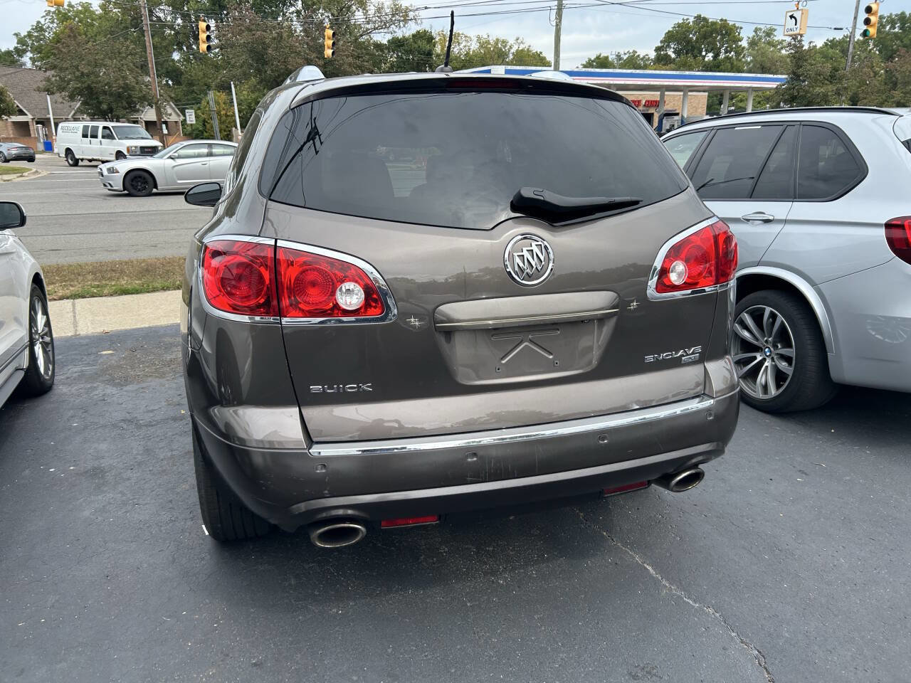 Used 2010 Buick Enclave CXL image 5