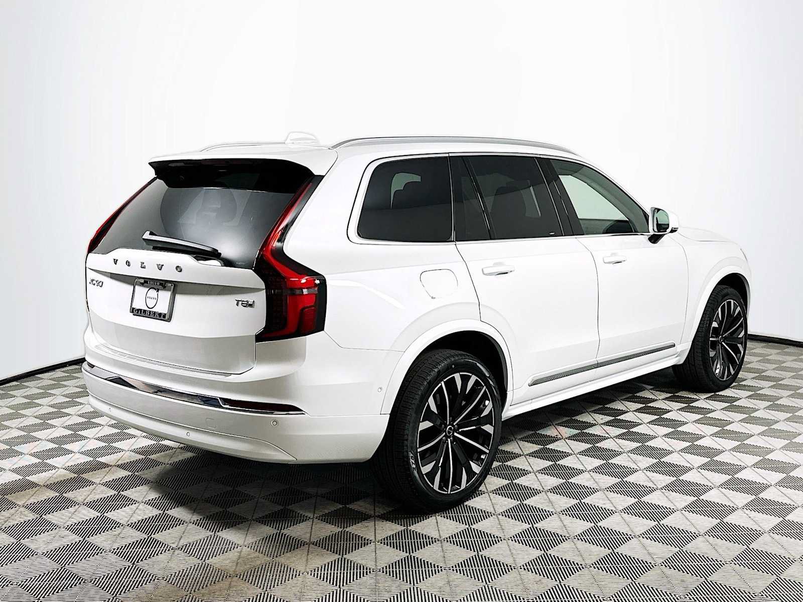 Used 2025 Volvo XC90 T8 Ultra w/ Protection Package Premier AWD/4WD image 7