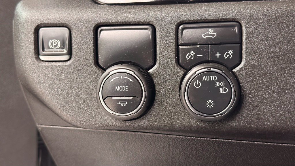 Used 2025 Chevrolet Silverado 1500 LT RWD image 30