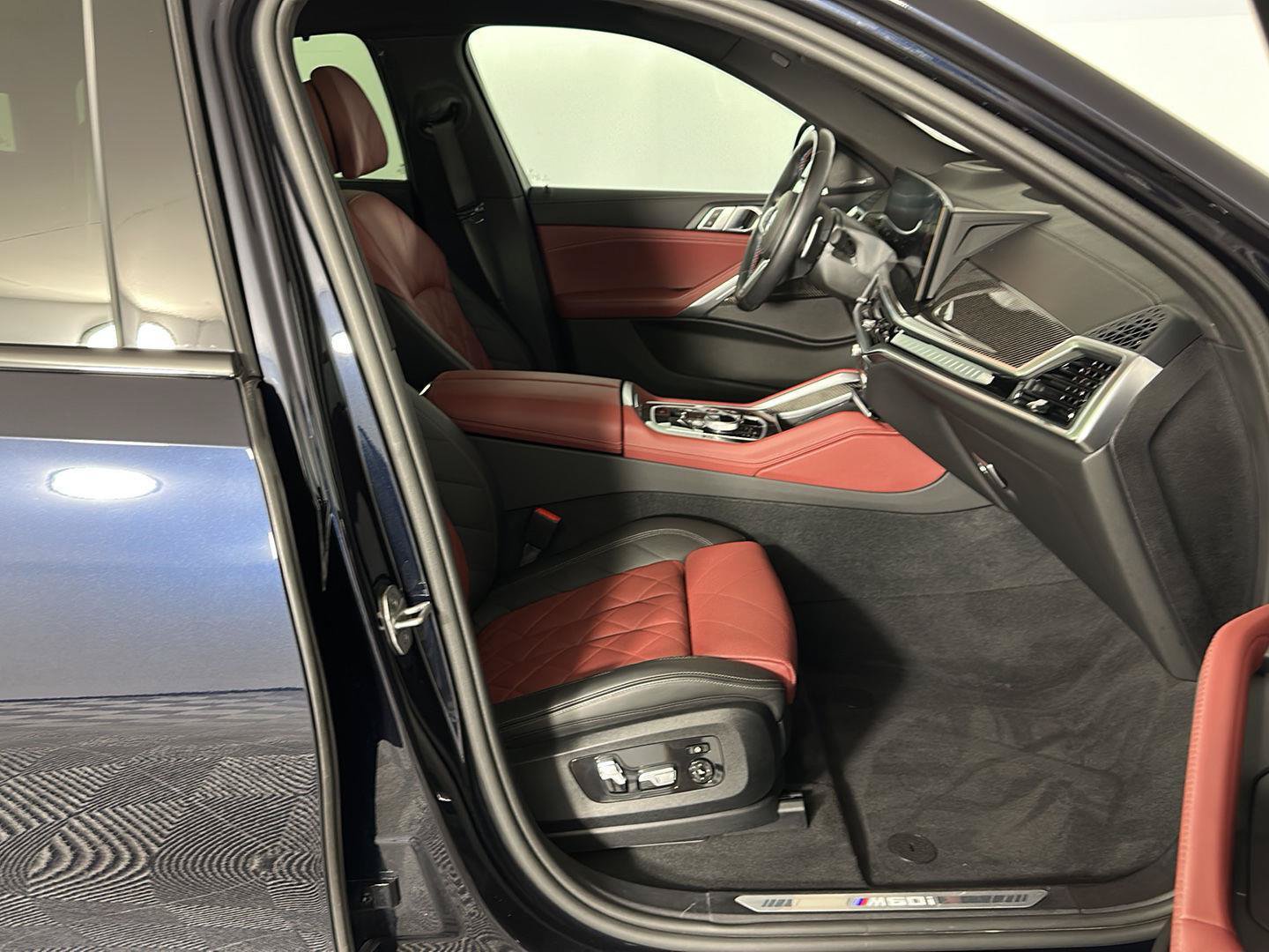 Used 2024 BMW X6 M60i AWD/4WD image 33