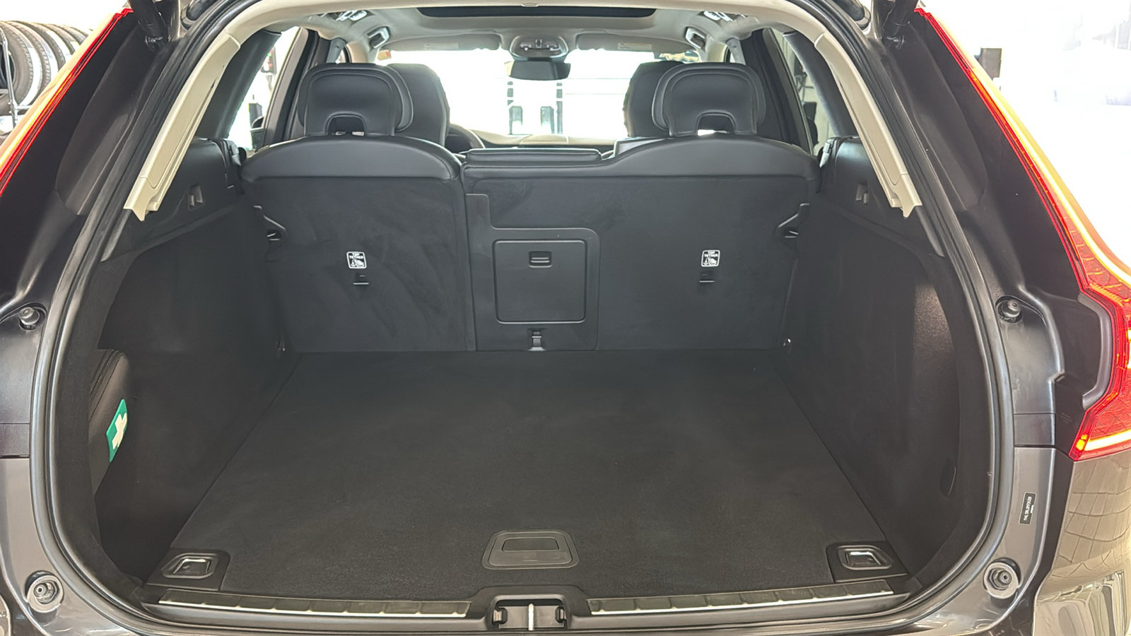 Used 2024 Volvo XC60 B5 Plus w/ Protection Package Premier AWD/4WD image 29
