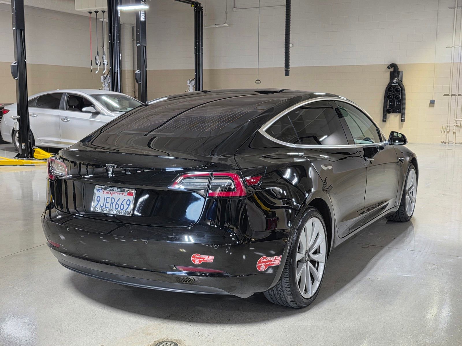 Used 2018 Tesla Model 3 Long Range image 7