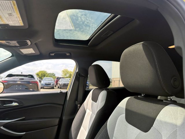 Certified 2024 Chevrolet Trax RS w/ Sunroof Package FWD image 17