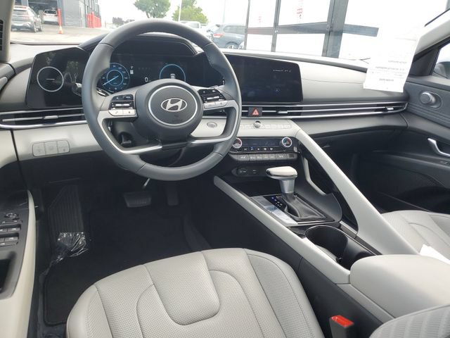 Used 2025 Hyundai Elantra Limited FWD image 9