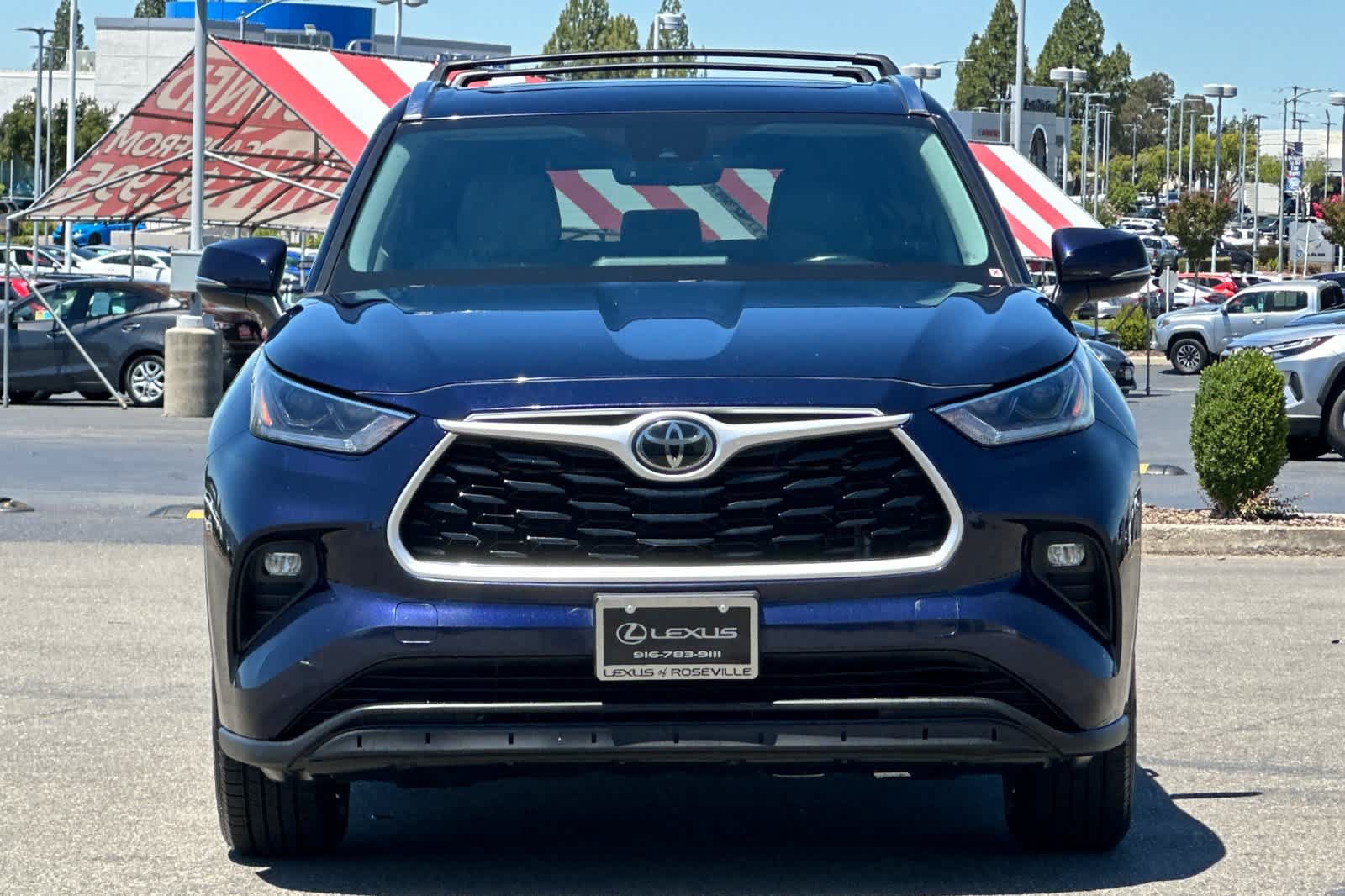 Used 2021 Toyota Highlander XLE AWD/4WD image 10