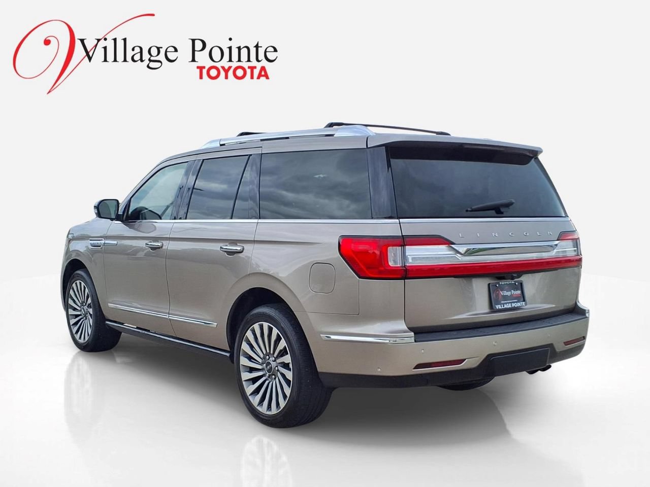 Used 2019 Lincoln Navigator Reserve AWD/4WD image 3