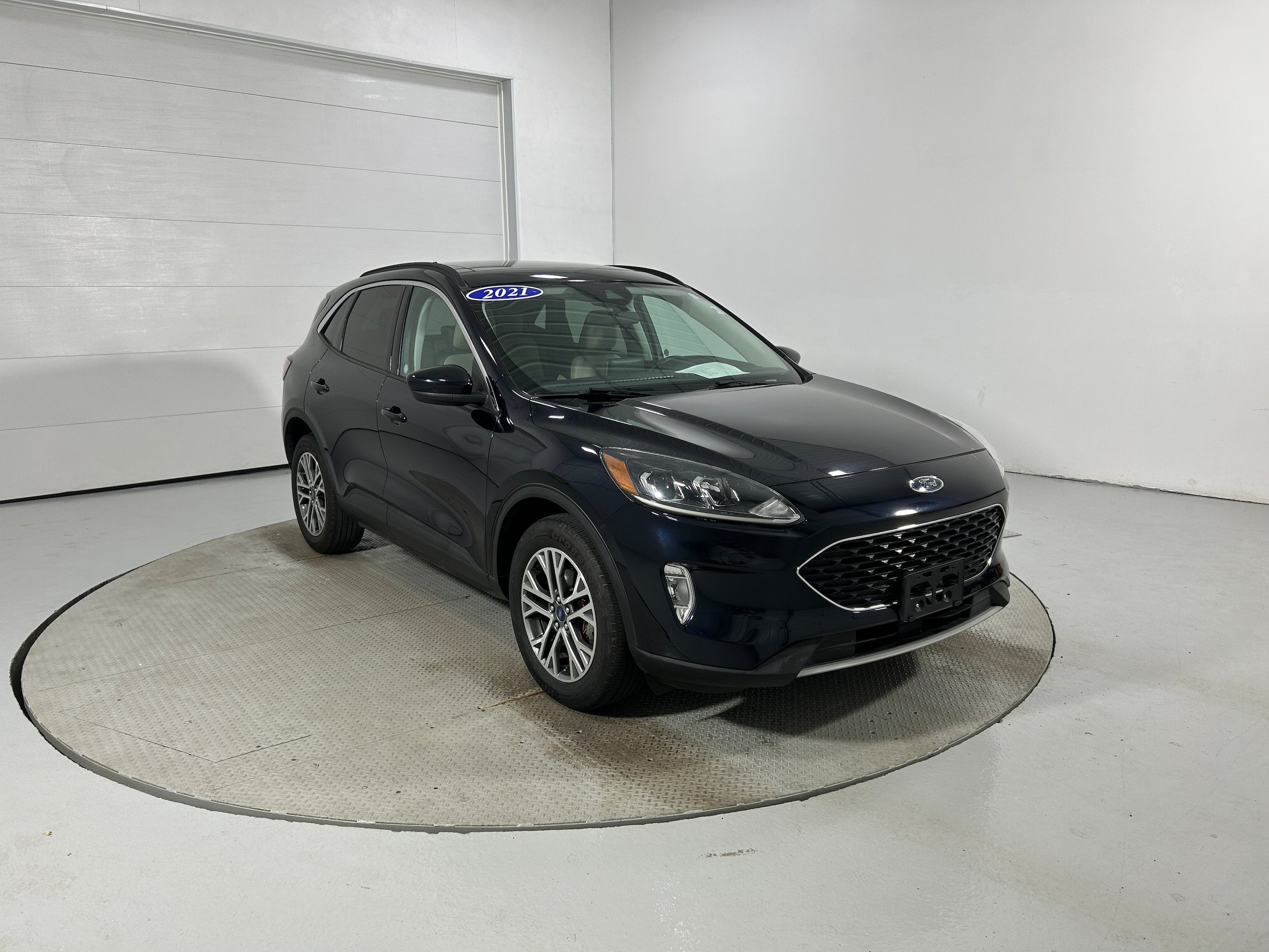 Used 2021 Ford Escape SEL AWD/4WD image 2
