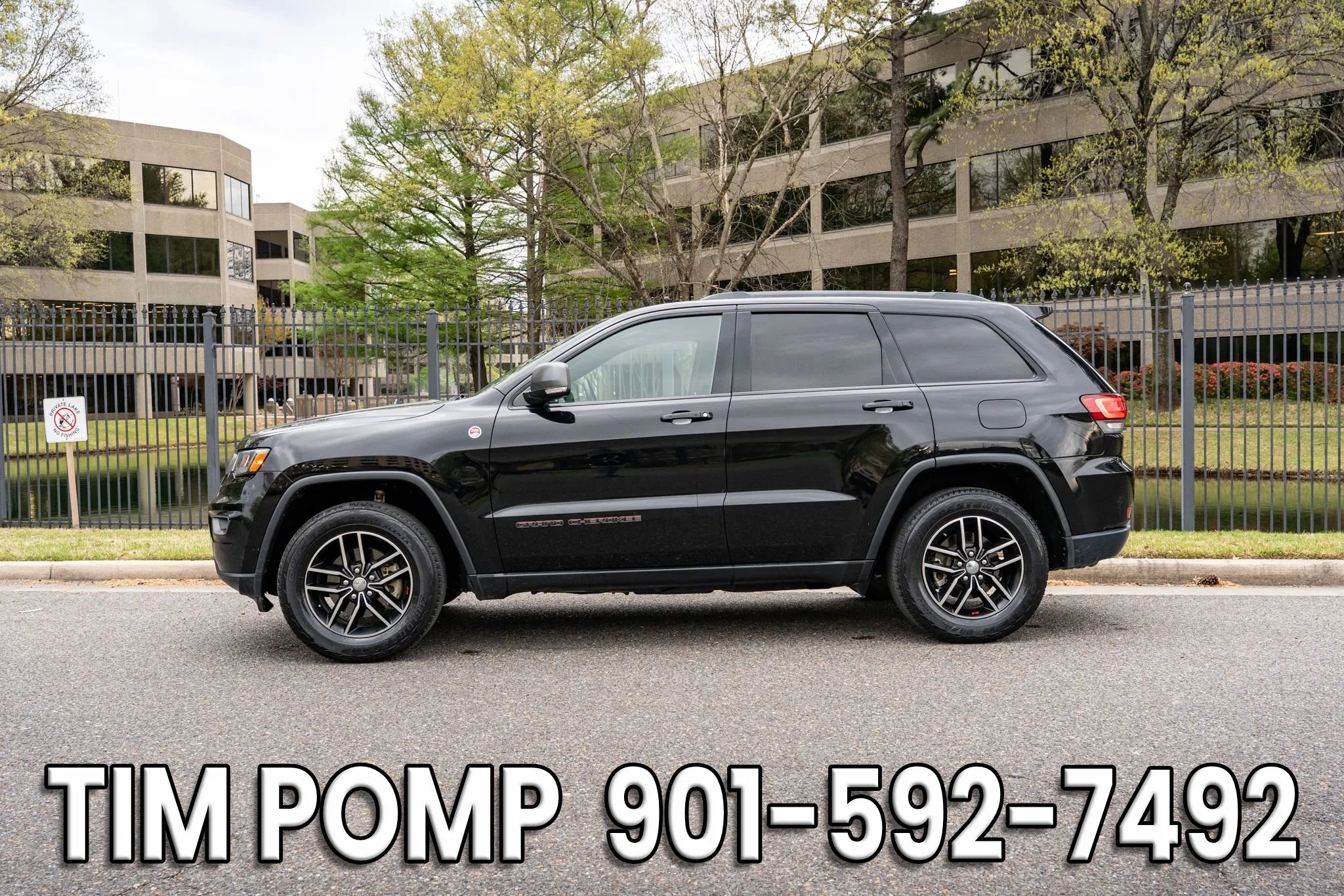 Used 2017 Jeep Grand Cherokee Trailhawk image 9