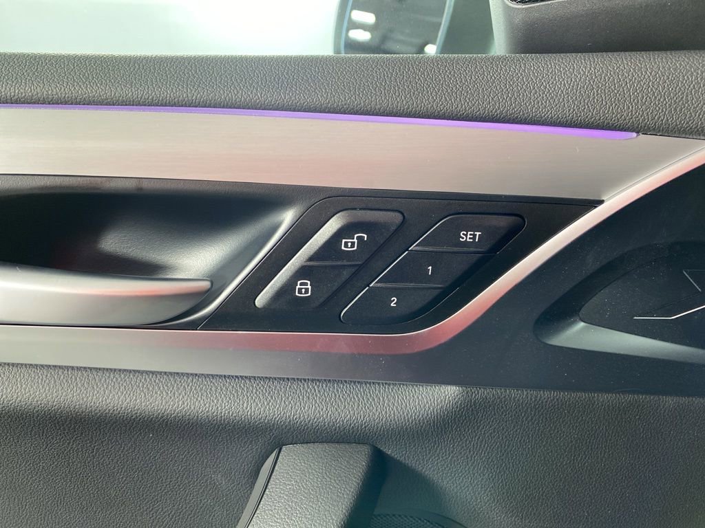 Used 2025 BMW X4 xDrive30i w/ Premium Package image 11