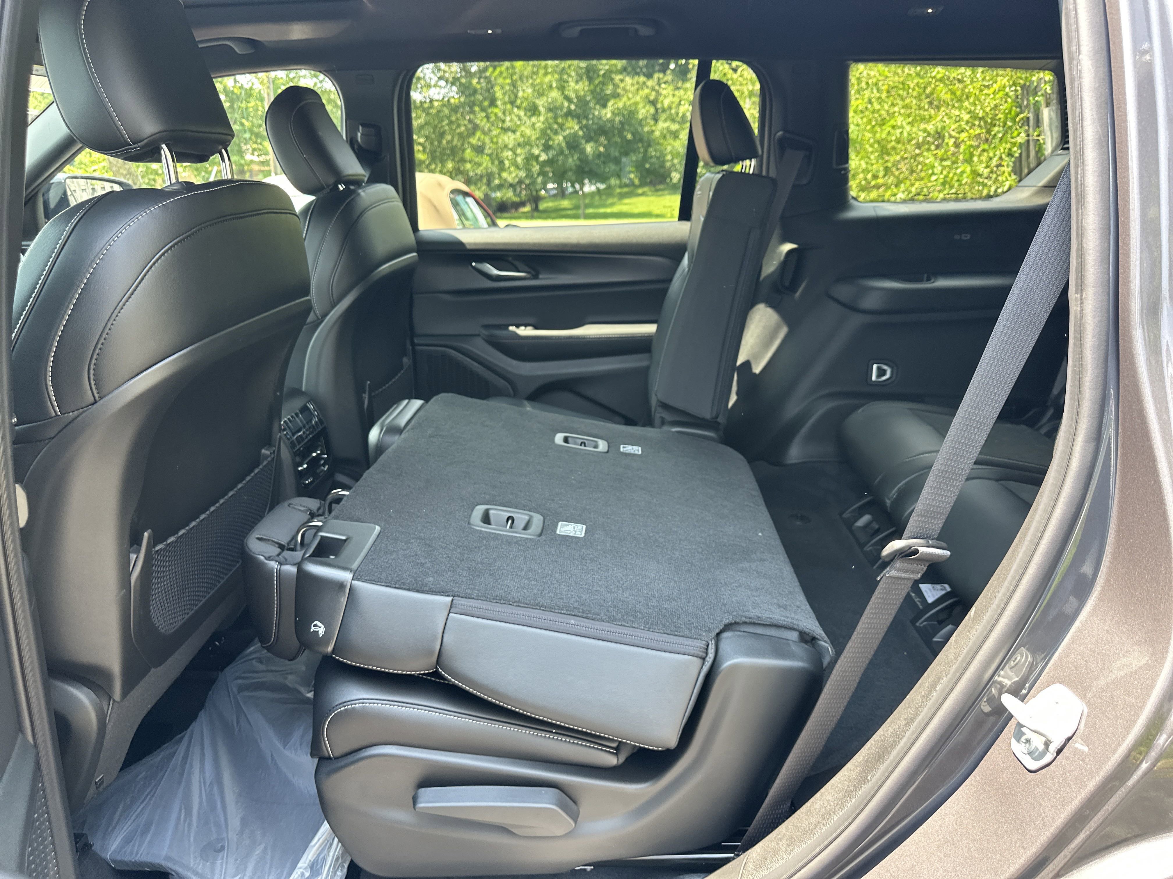 New 2025 Jeep Grand Cherokee L Altitude image 23