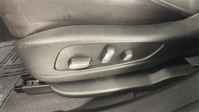 Used 2025 Cadillac XT5 Premium Luxury image 11