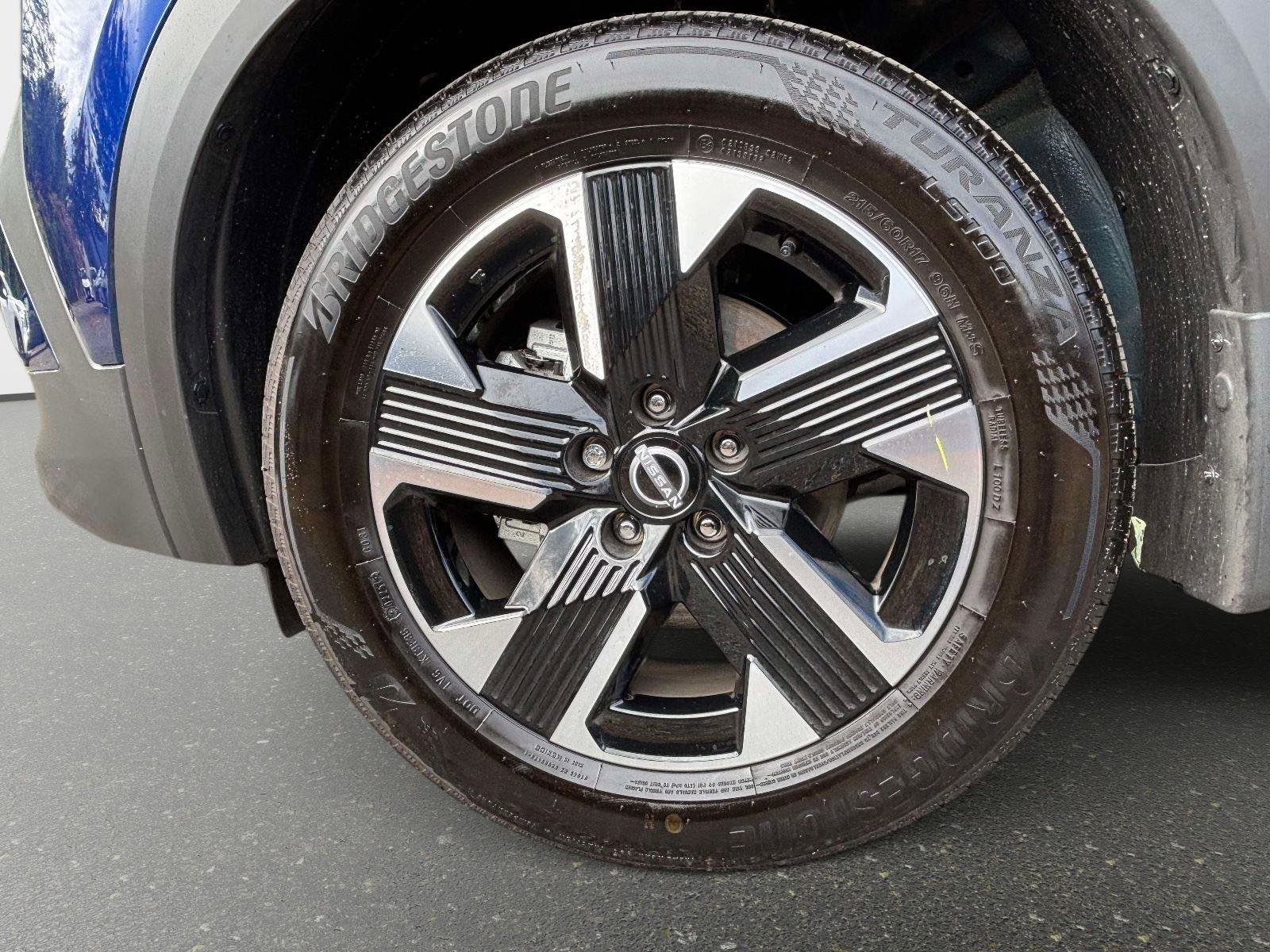 Used 2025 Nissan Kicks SV image 9