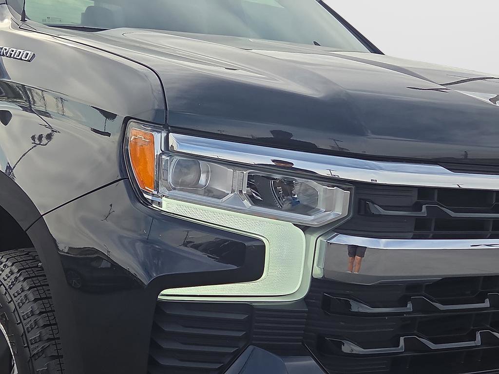 Used 2023 Chevrolet Silverado 1500 LT AWD/4WD image 19