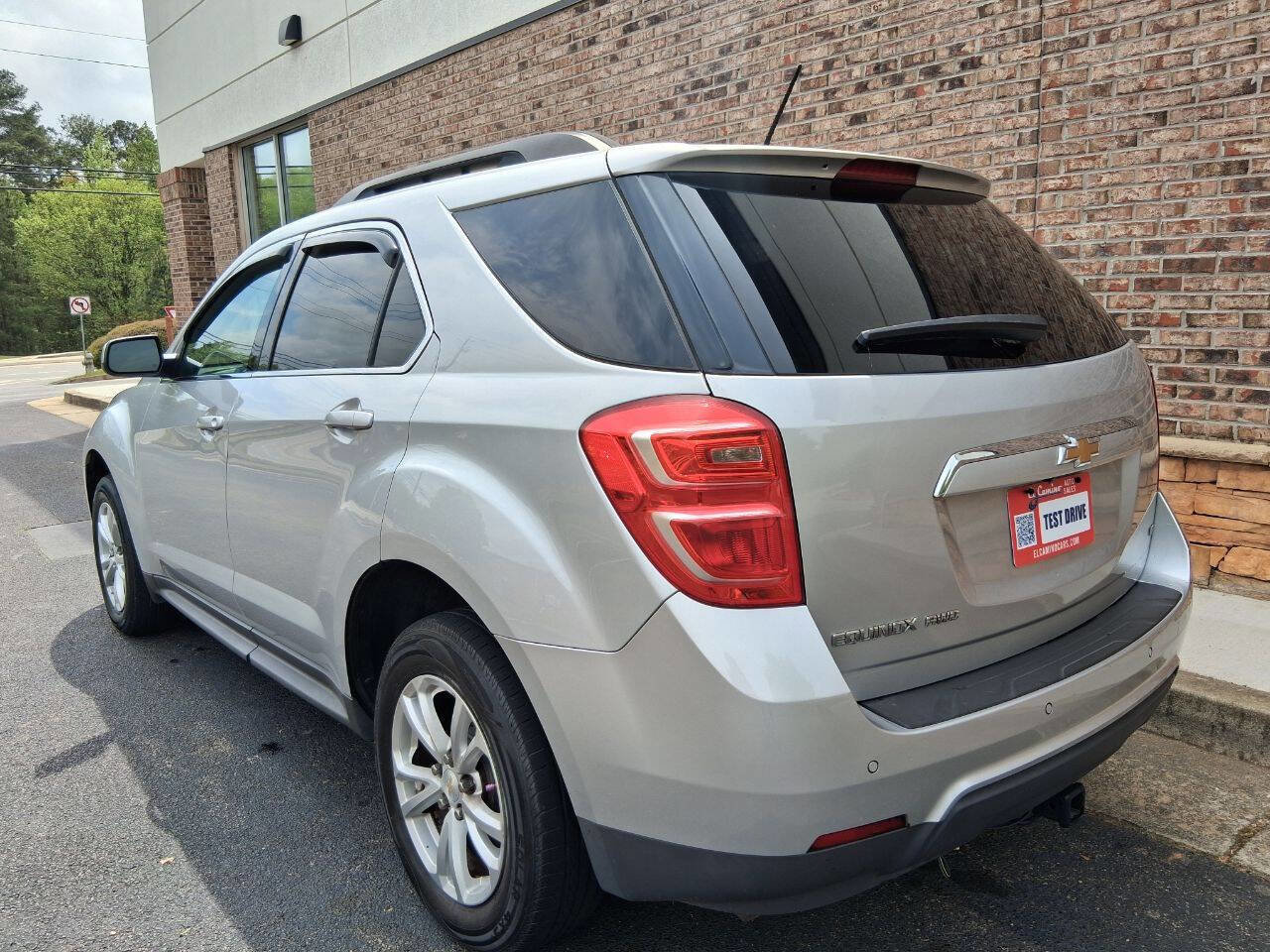 Used 2017 Chevrolet Equinox LT w/ Driver Confidence Package II AWD/4WD image 3