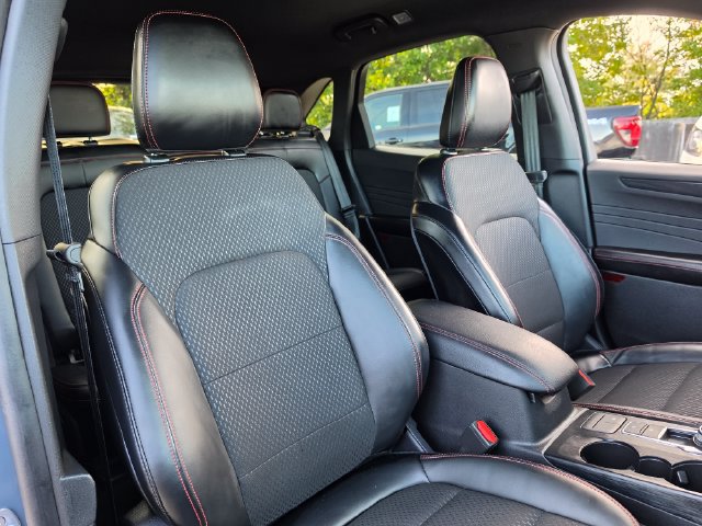 Used 2025 Ford Escape ST-Line Select AWD/4WD image 19