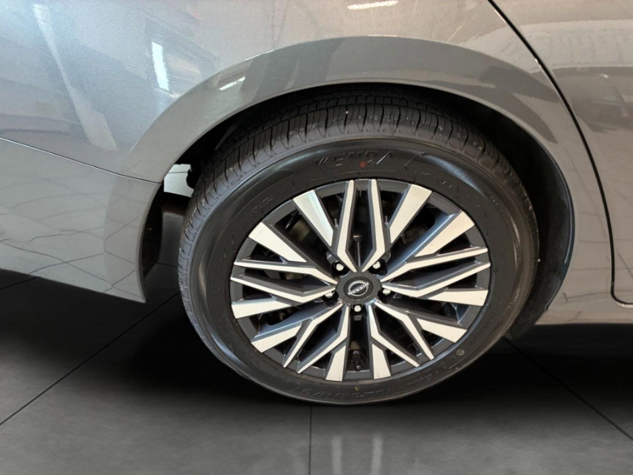 Used 2025 Nissan Altima 2.5 SV FWD image 8