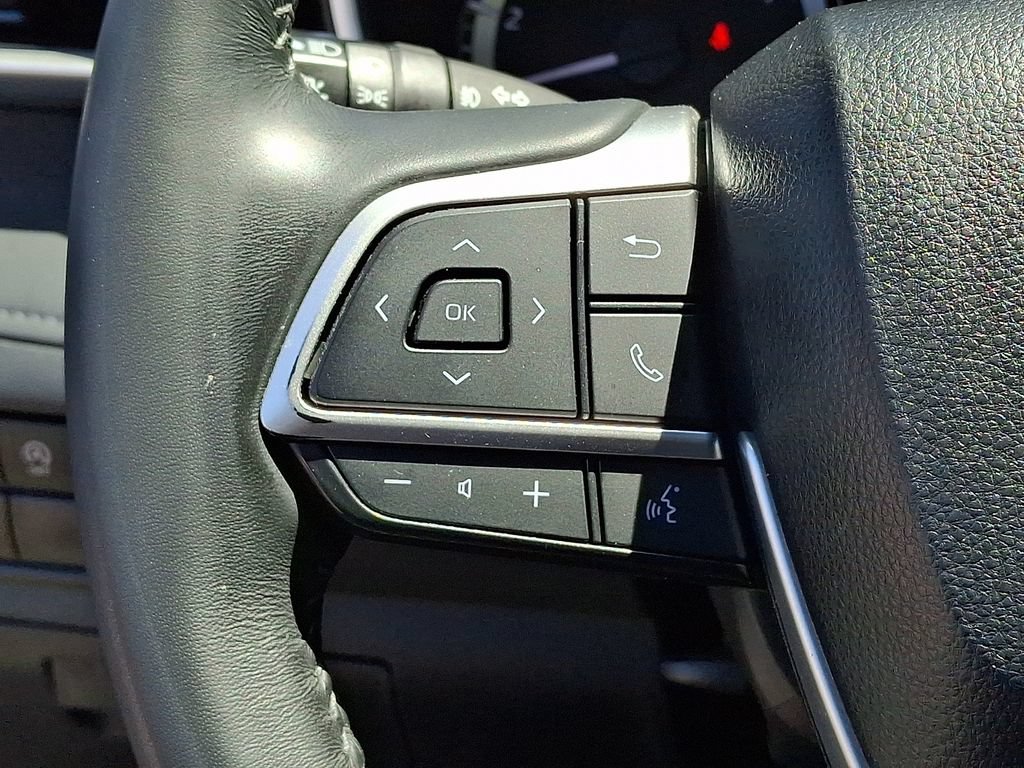Used 2024 Toyota Highlander XLE AWD/4WD image 22