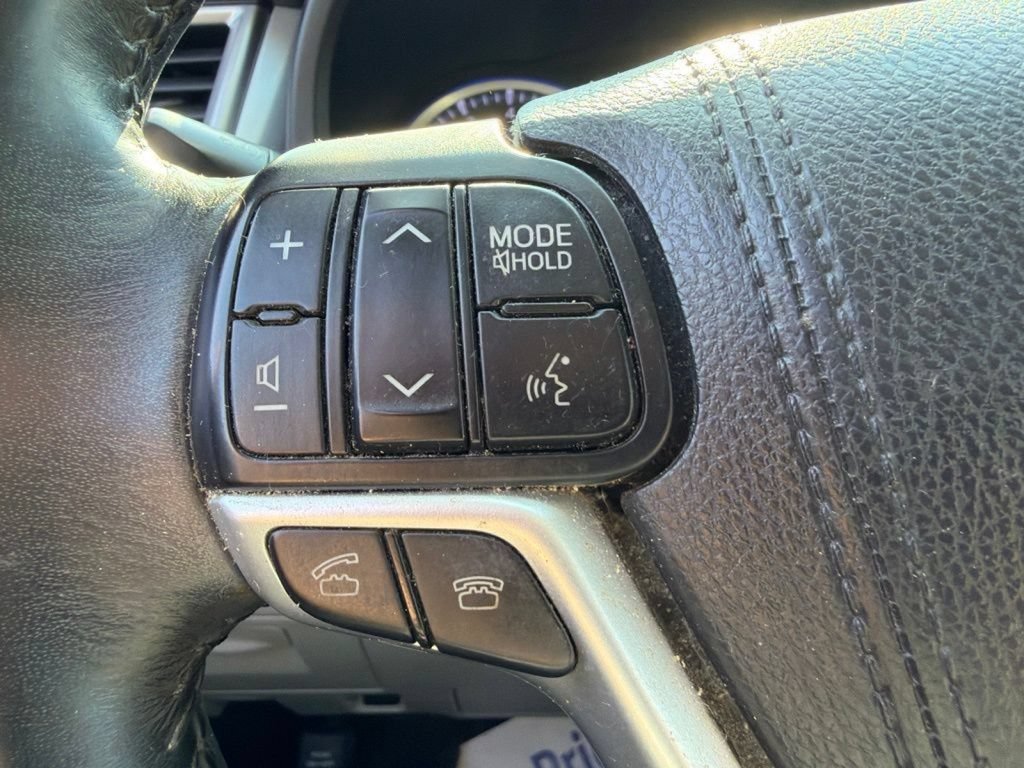 Used 2015 Toyota Highlander Limited AWD/4WD image 22