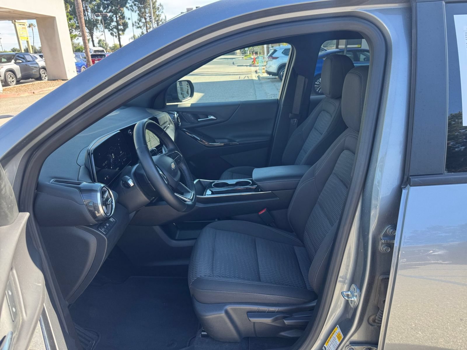 Used 2025 Chevrolet Equinox LT FWD image 28
