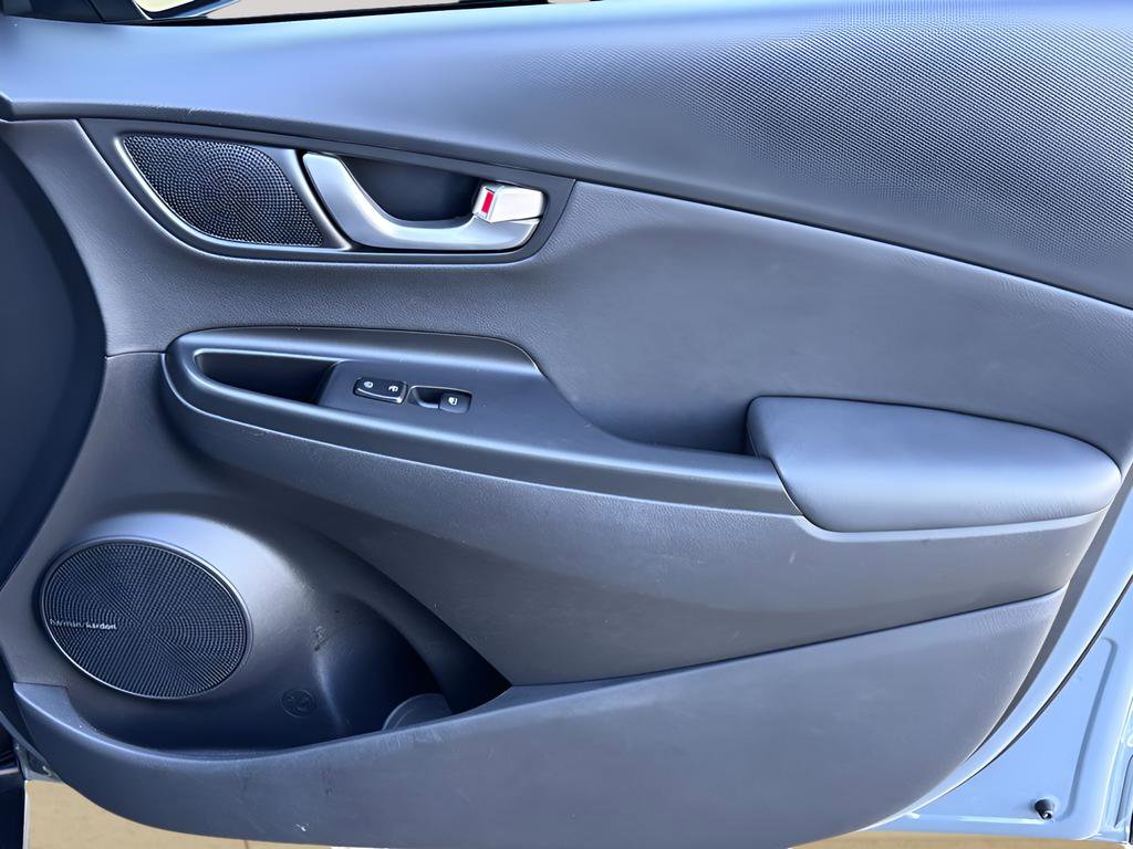 Used 2023 Hyundai Kona Limited image 31