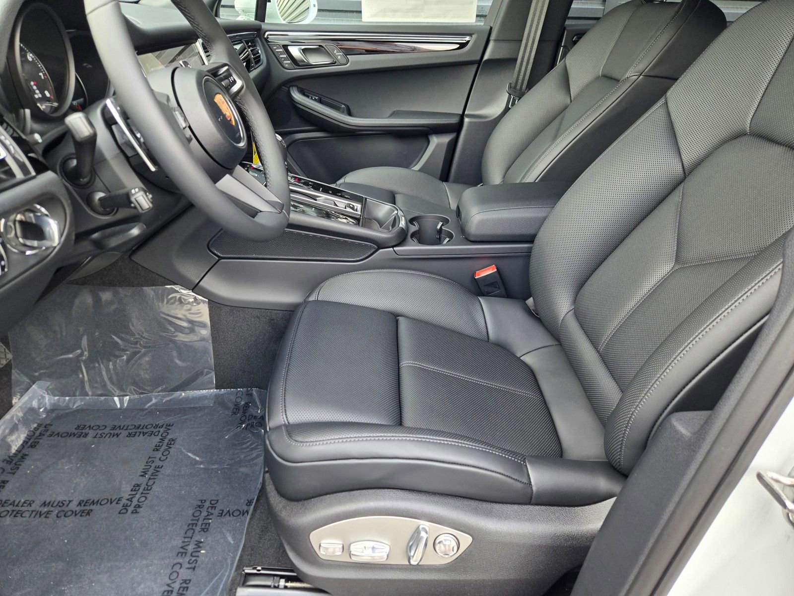New 2026 Porsche Macan AWD/4WD image 25