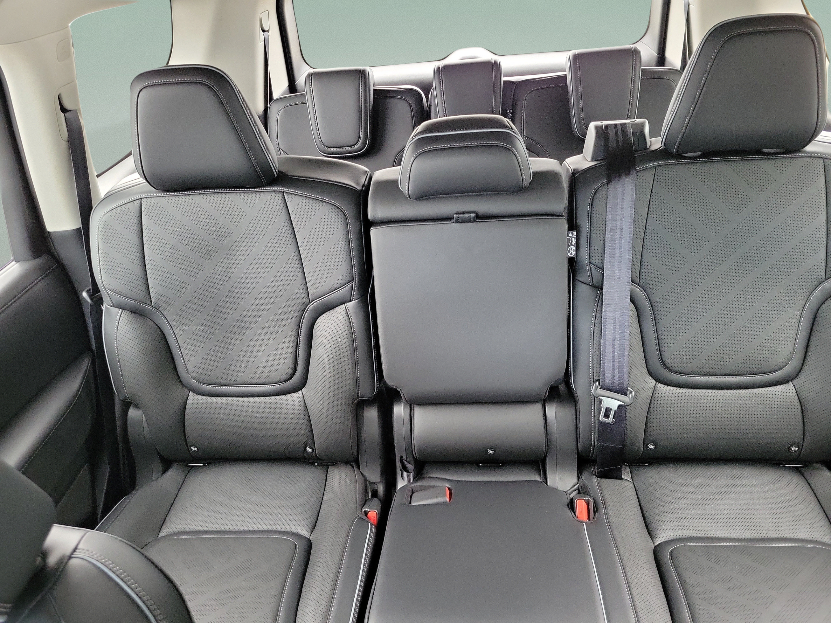 New 2027 INFINITI QX80 Luxe w/ Cargo Package AWD/4WD image 11