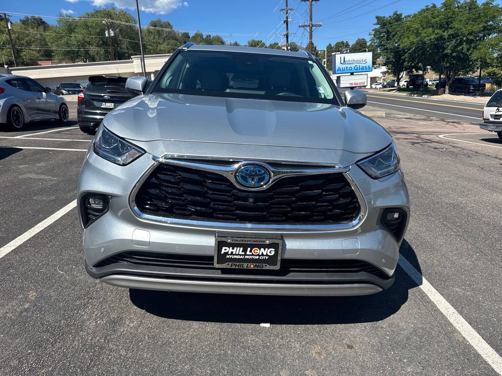 Used 2021 Toyota Highlander Platinum AWD/4WD image 2