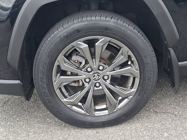 Certified 2022 Toyota RAV4 XLE Premium AWD/4WD image 11