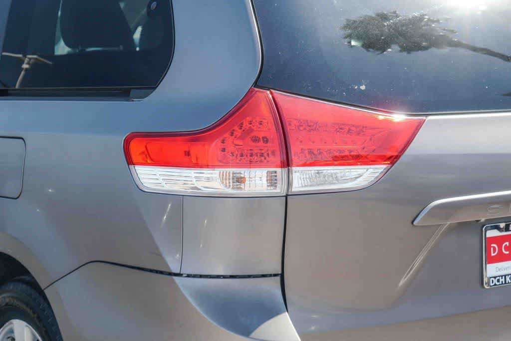 Used 2012 Toyota Sienna LE w/ Towing Pkg FWD image 7