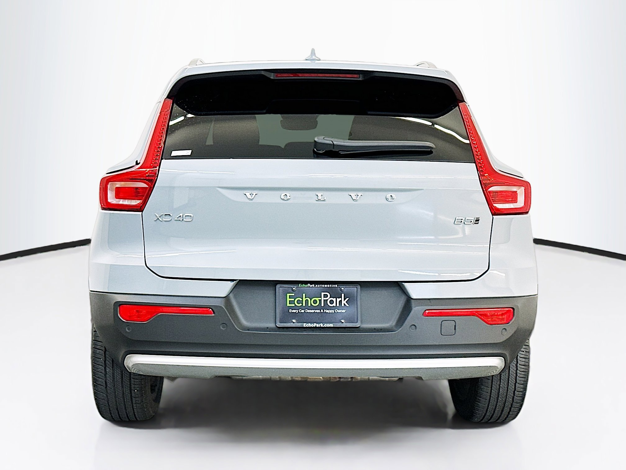 Used 2024 Volvo XC40 B5 Plus image 7