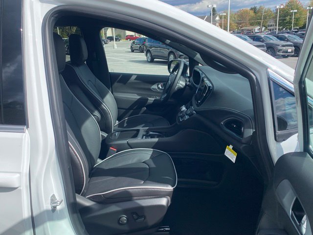 New 2026 Chrysler Pacifica Limited AWD/4WD image 30