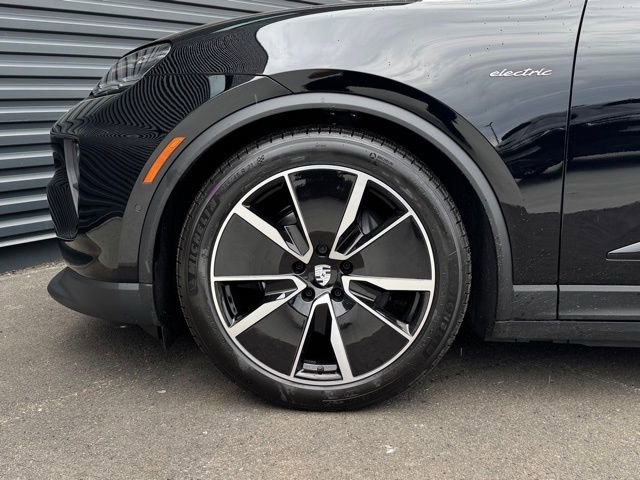 New 2026 Porsche Macan 4 Electric image 11