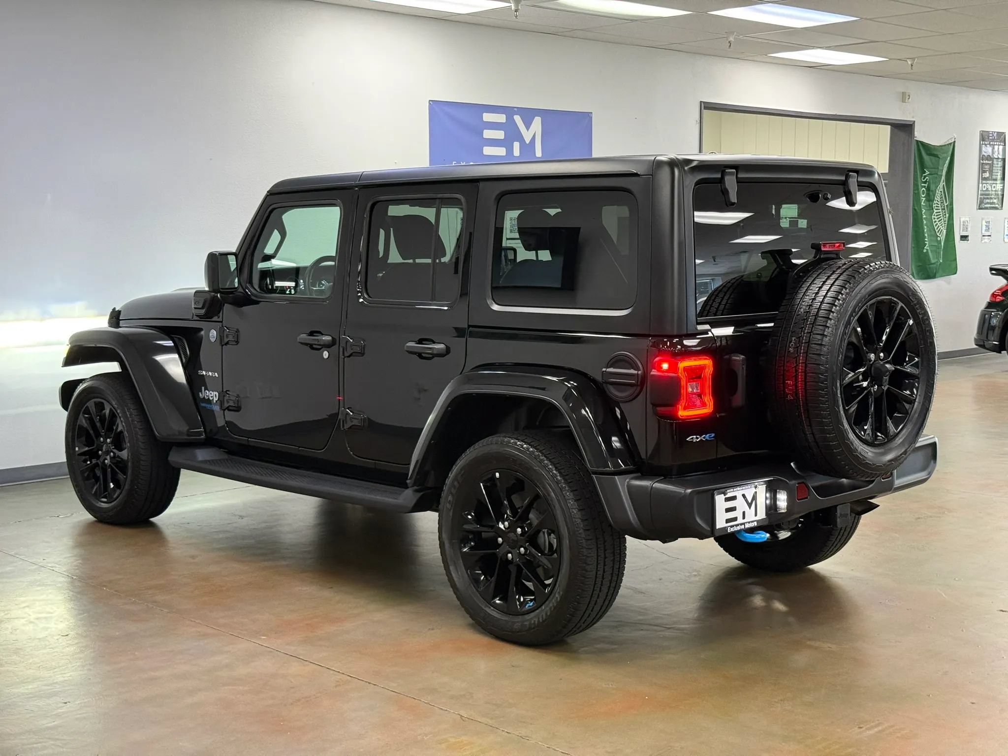 Used 2022 Jeep Wrangler Unlimited Sahara w/ Cold Weather Group AWD/4WD image 5