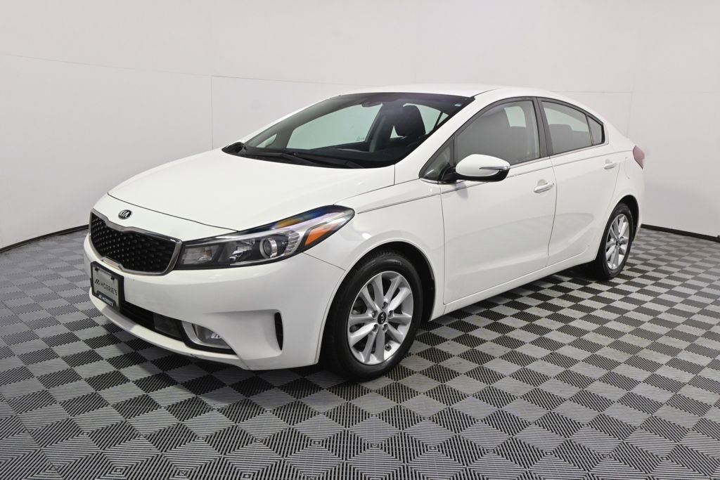 Used 2017 Kia Forte S w/ S Technology Package image 2