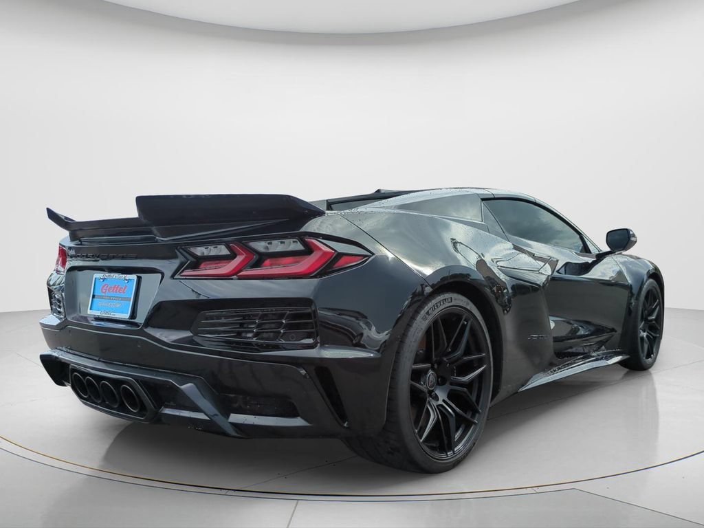 Used 2024 Chevrolet Corvette Z06 w/ Stealth Interior Trim Package RWD image 5