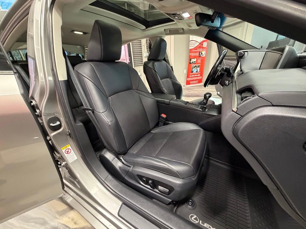 Used 2019 Lexus ES 300h w/ Premium Package image 4