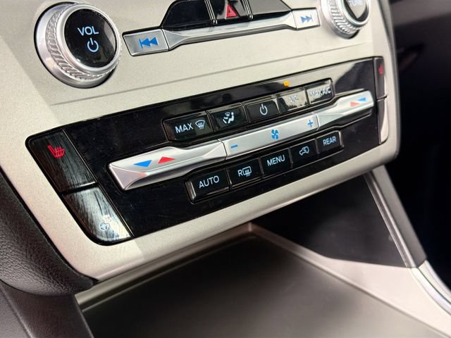 Used 2022 Ford Explorer XLT AWD/4WD image 16