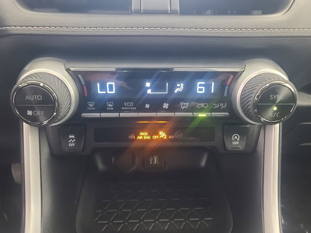 Used 2025 Toyota RAV4 XLE AWD/4WD image 35