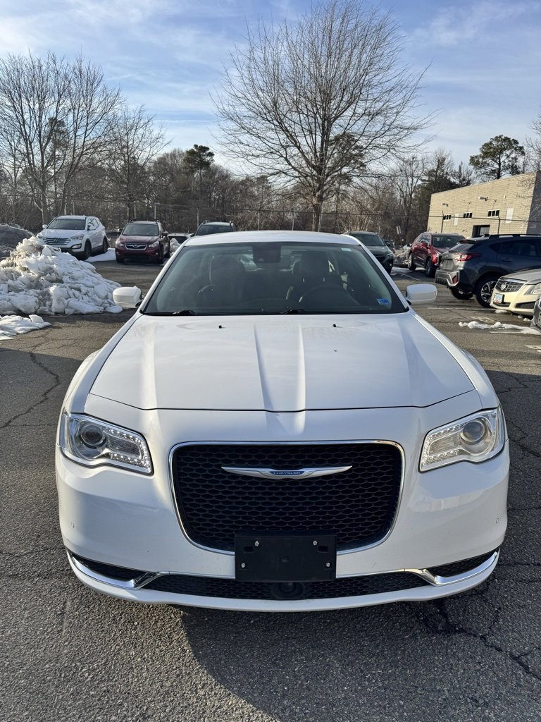 Used 2023 Chrysler 300 Touring w/ Safetytec Plus Group image 2